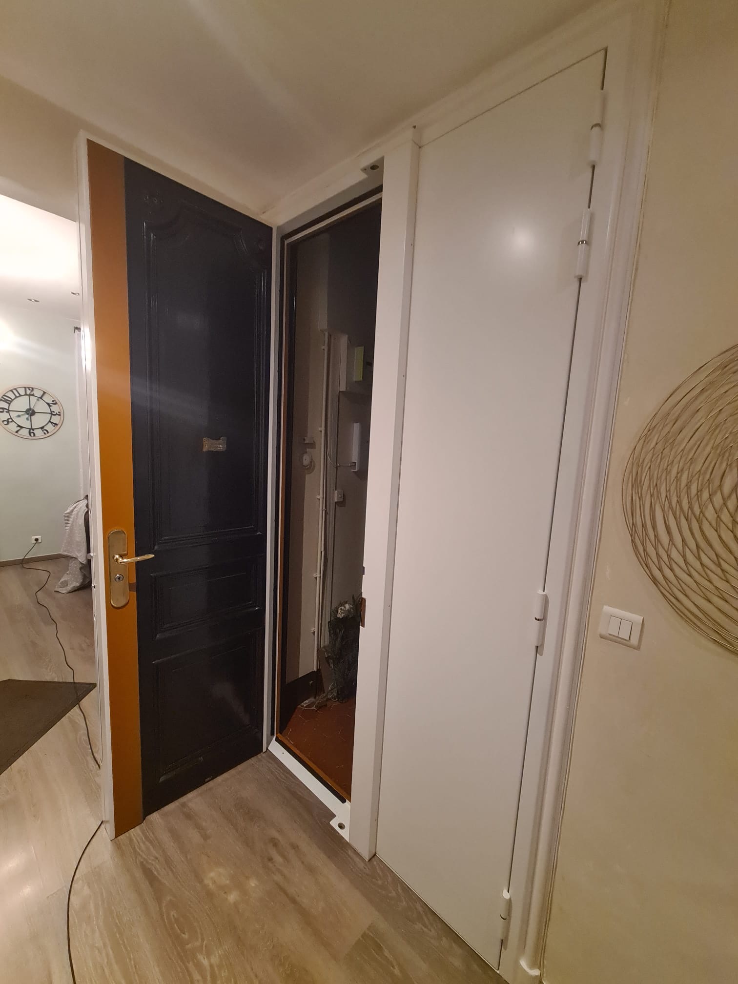 Porte d'entrée en Acier 2025 sur mesure en rénovation à Six-Fours-Les-Plages 83140