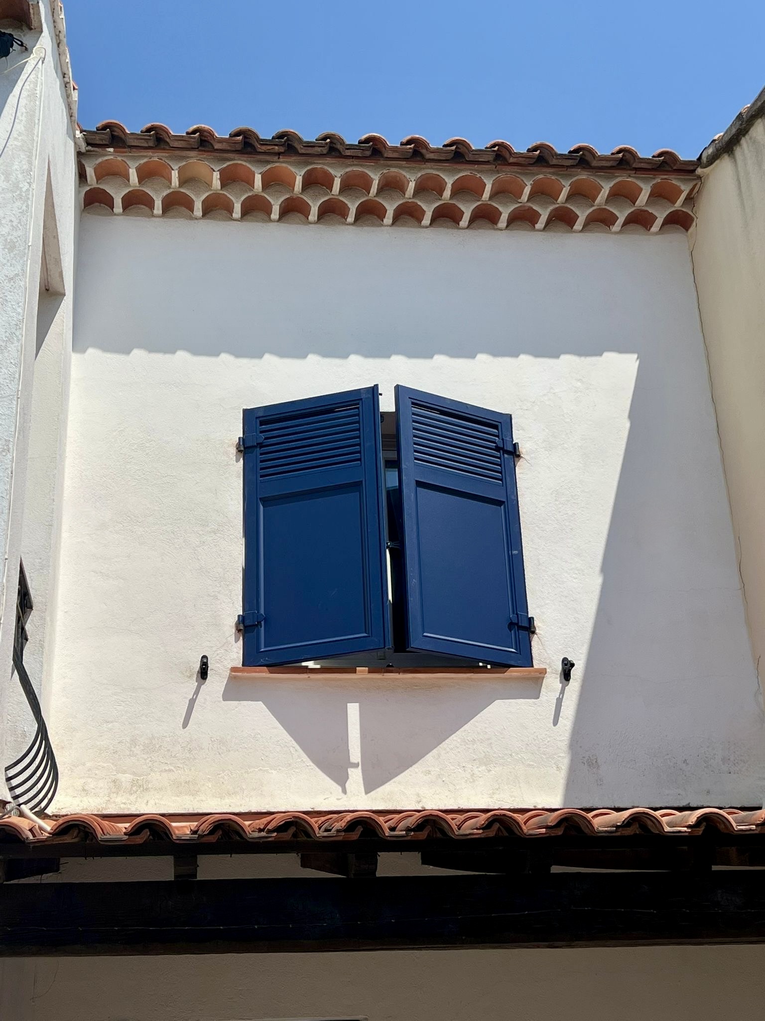Volets Battants : en aluminium 2025 sur mesure en rénovation de chez Altiva Pro Menuisier à Six-Fours-Les-Plages 83140