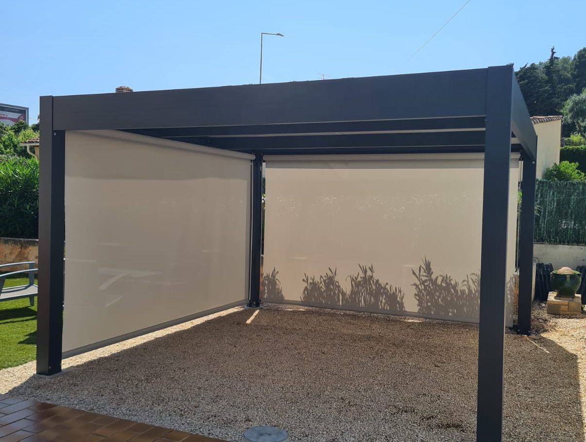 Pergola bioclimatique,  sur mesure de chez Altiva Pro Menuisier 