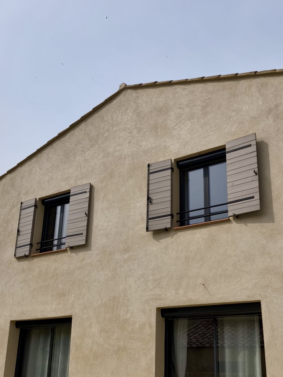Pose des menuiseries sur mesure de chez Altiva Pro Menuisier à Meyrargues 13650
