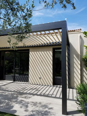 Pergolas bioclimatiques : sur mesure de chez Altiva Pro Menuisier  2023-2024 en rénovation Bandol 83150