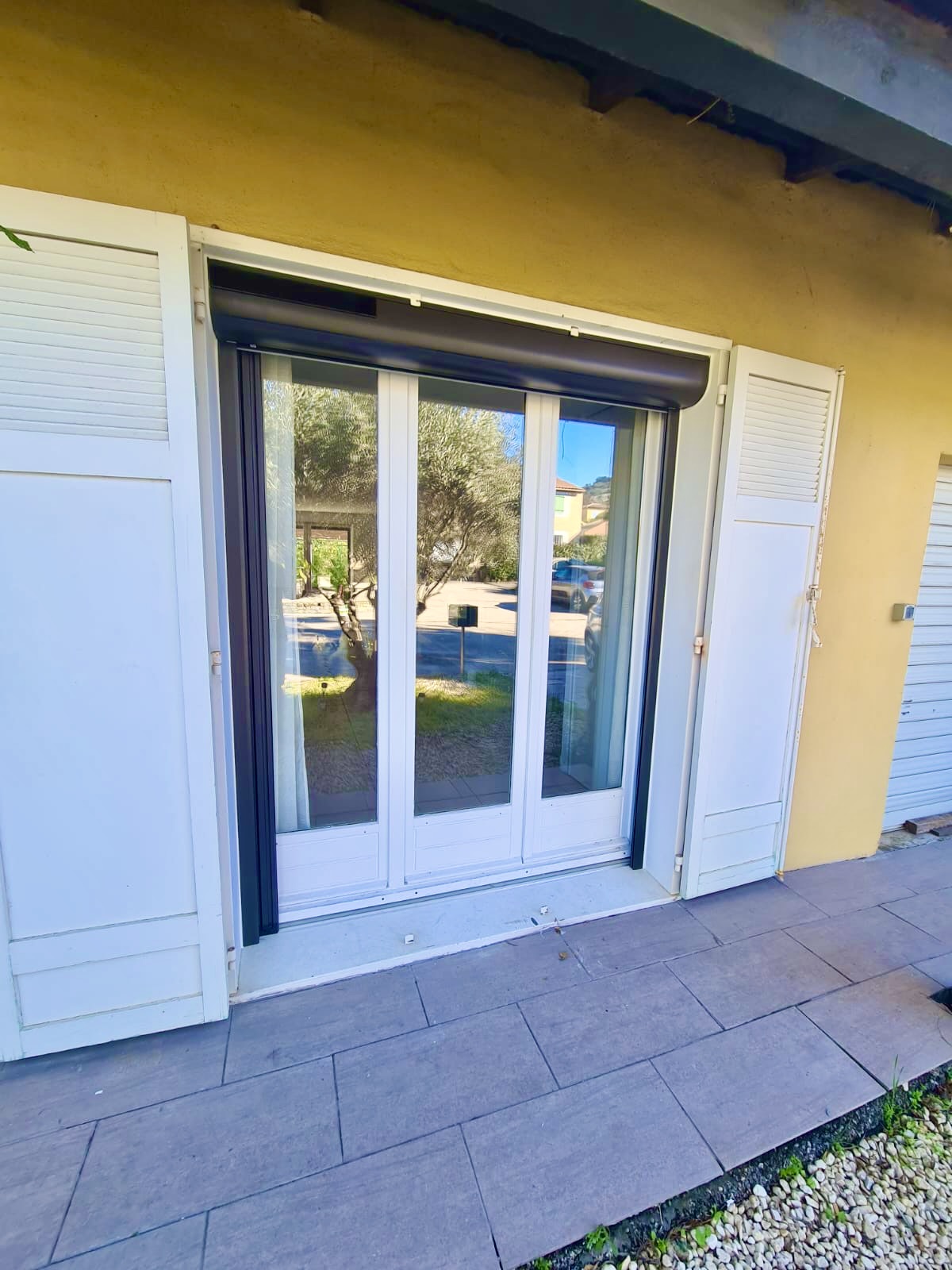 Volets Roulants: Solaire , Février 2025 sur mesure en rénovation de chez Altiva Pro Menuisier Six-Fours-Les-Plages 83140