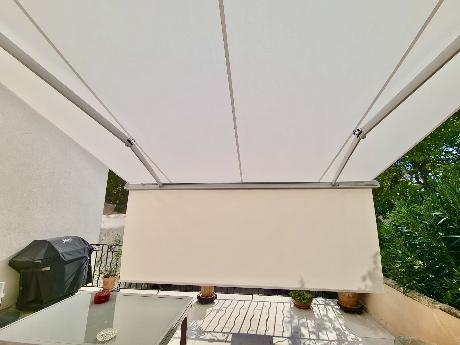 Pose d'un store coffre sur mesure de chez Altiva Pro menuisier au Beausset