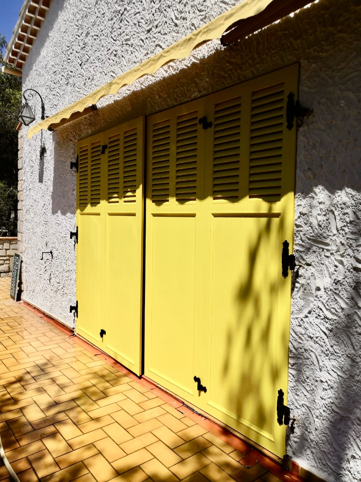 Volets Battants : en aluminium 2024 sur mesure en rénovation de chez Altiva Pro Menuisier à Bandol 83150
