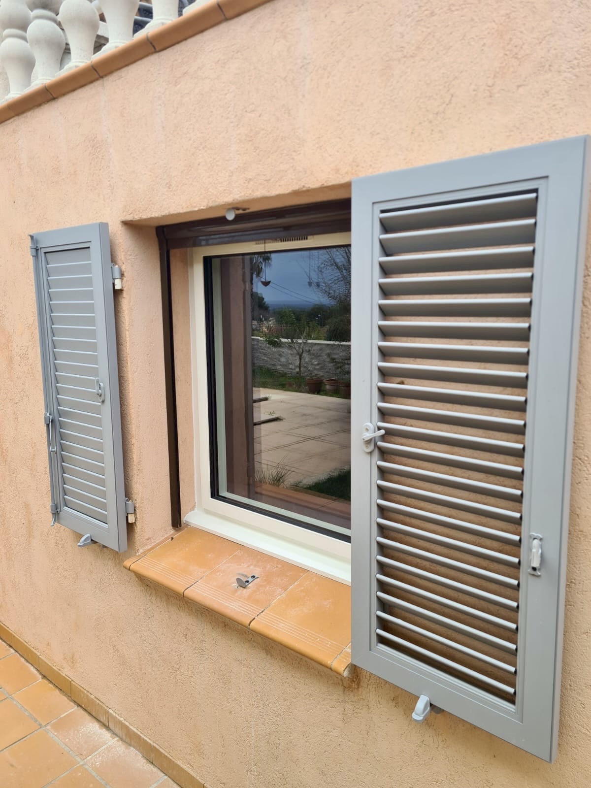 Volets Battants : en aluminium 2025 sur mesure en rénovation de chez Altiva Pro Menuisier à St Mandrier 83430
