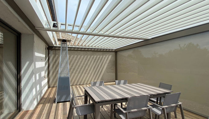 Store extérieur  vertical zip: sur mesure de chez Altiva Pro Menuisier  2023 en rénovation Carqueiranne 83320