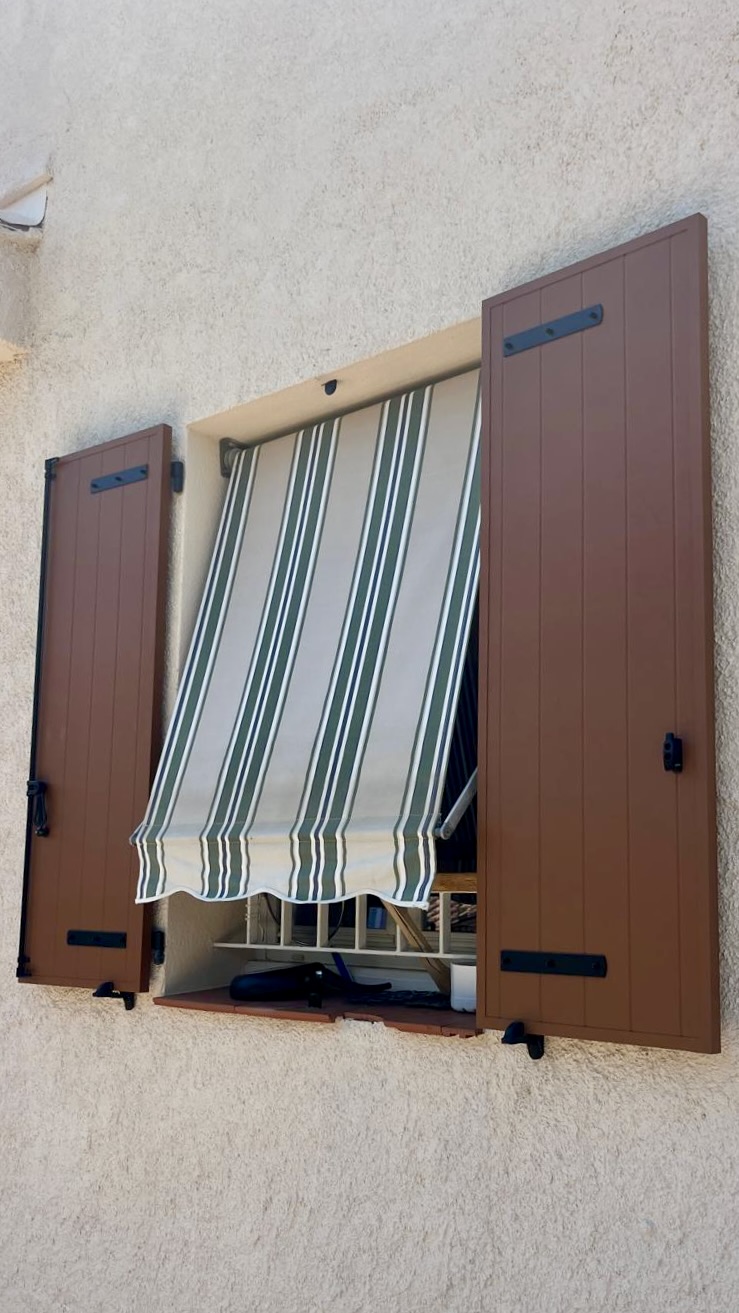 Volets Battants : en aluminium Juin 2026 sur mesure en rénovation de chez Altiva Pro Menuisier à Six-Fours-Les-Plages 83140