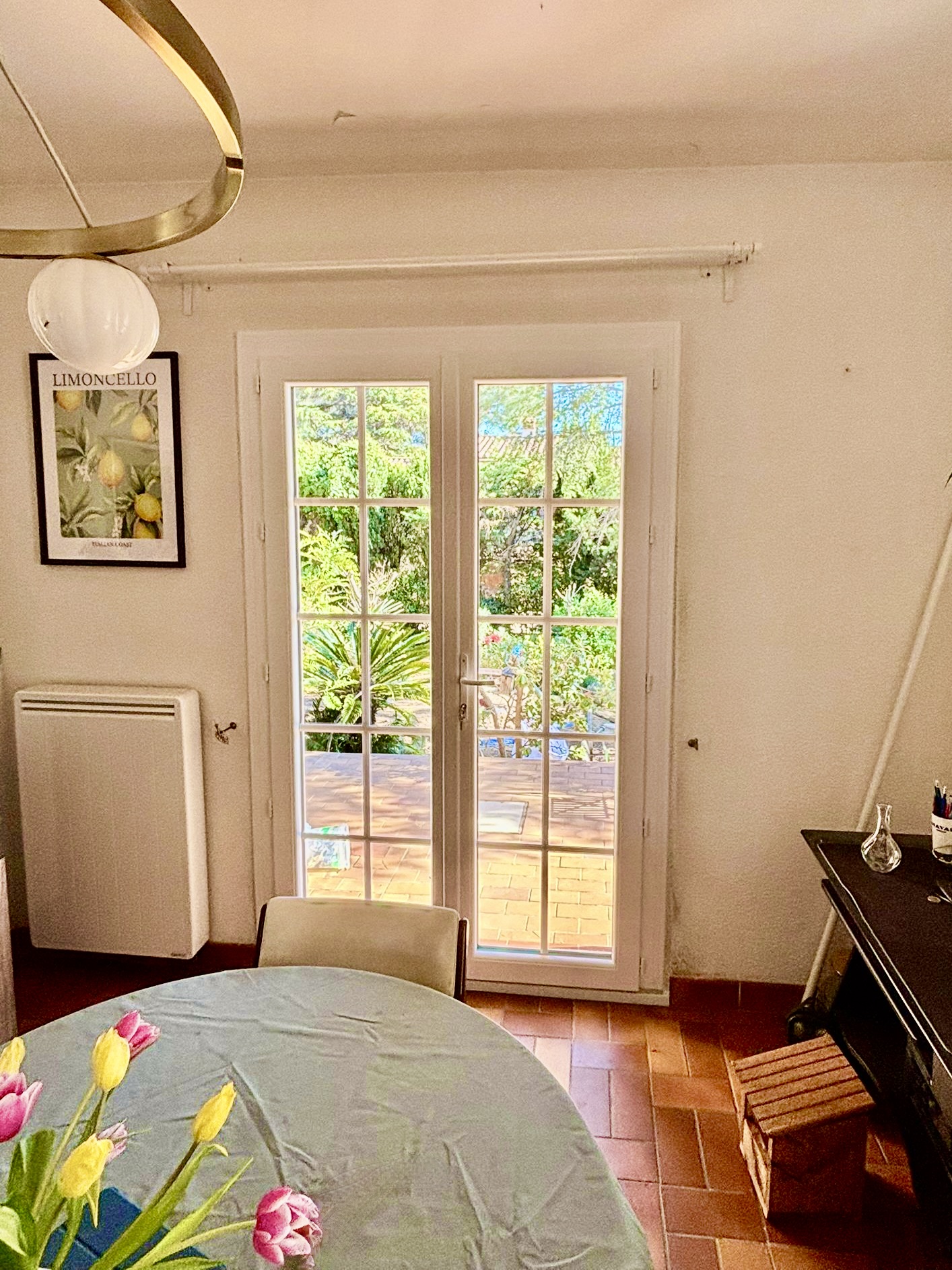 Pose des fenêtres et moustiquaire  sur mesure en rénovation à La Seyne Sur mer de Chez Altiva Pro Menuisier