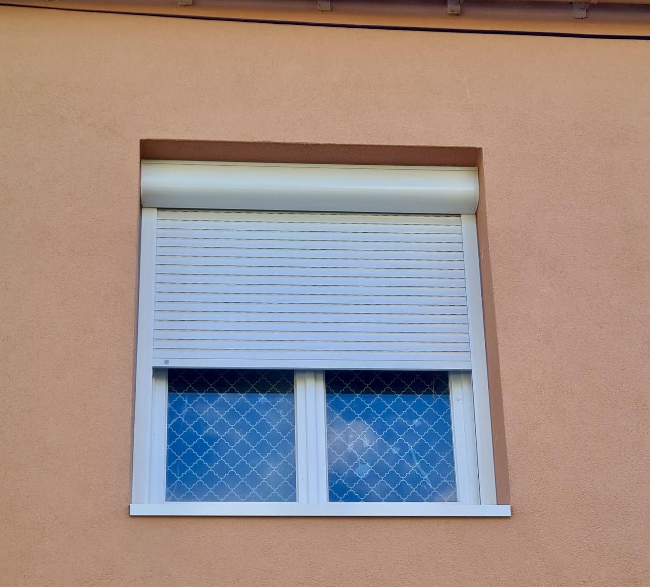 Pose d'un volet roulant de Altiva Pro Menuisier à La Seyne sur Mer