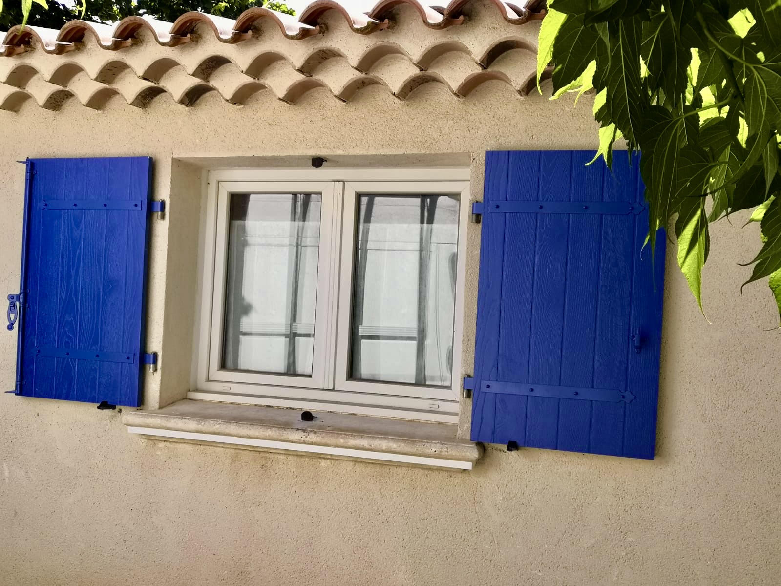 Volets Battants: en composite, Juillet 2024 sur mesure en rénovation de chez Altiva Pro Menuisier,  La Ciotat 13600