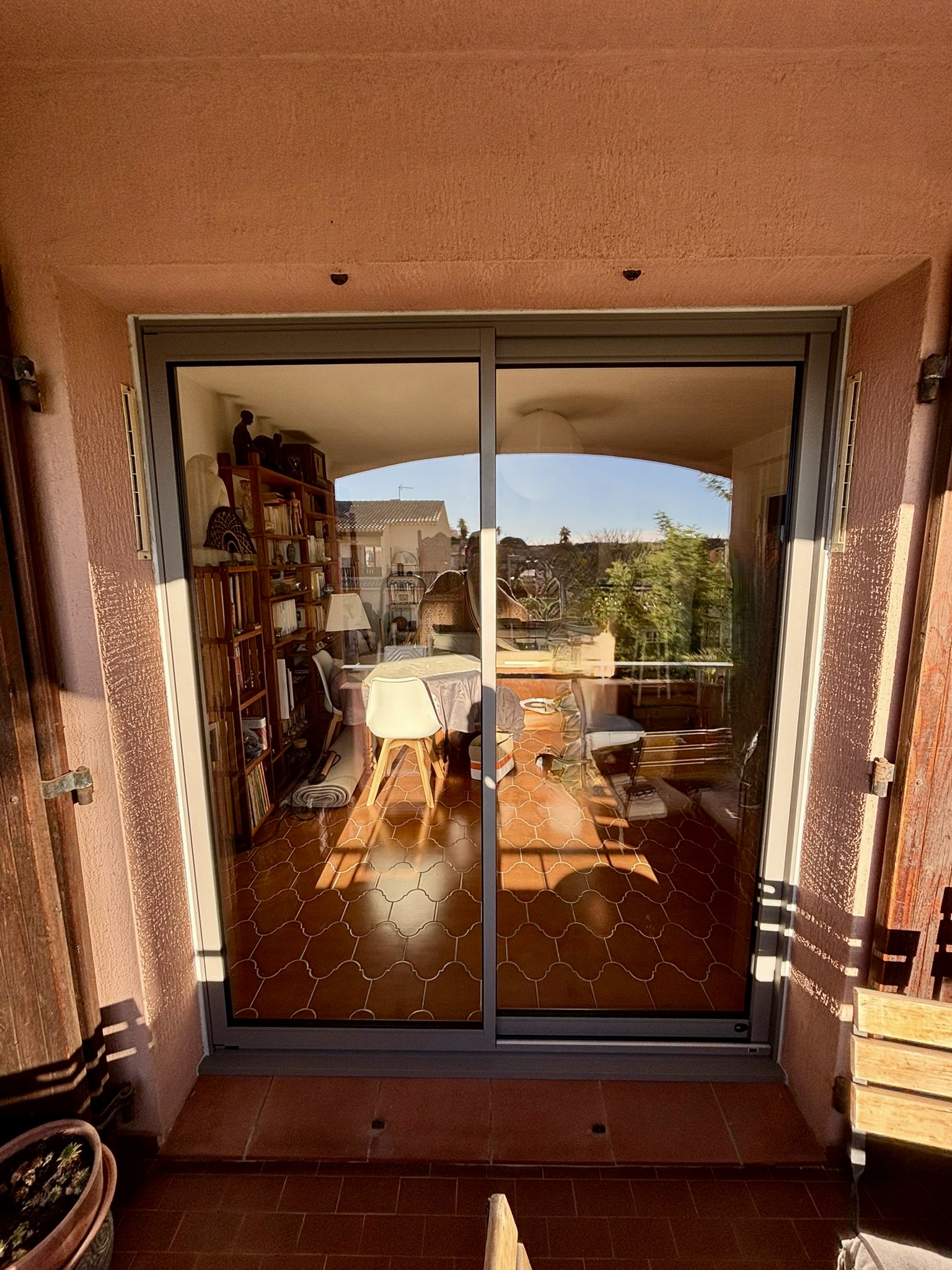 Pose des fenêtres coulissants en aluminium sur mesure de chez Altiva Pro Menuisier à La Seyne Sur Mer
