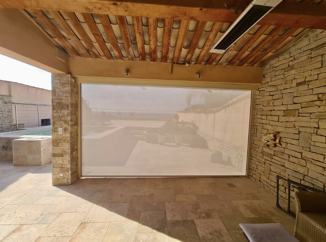 Store extérieur vertical zip: sur mesure de chez Altiva Pro Menuisier  2024 en rénovation Sanary-Sur-Mer 83110