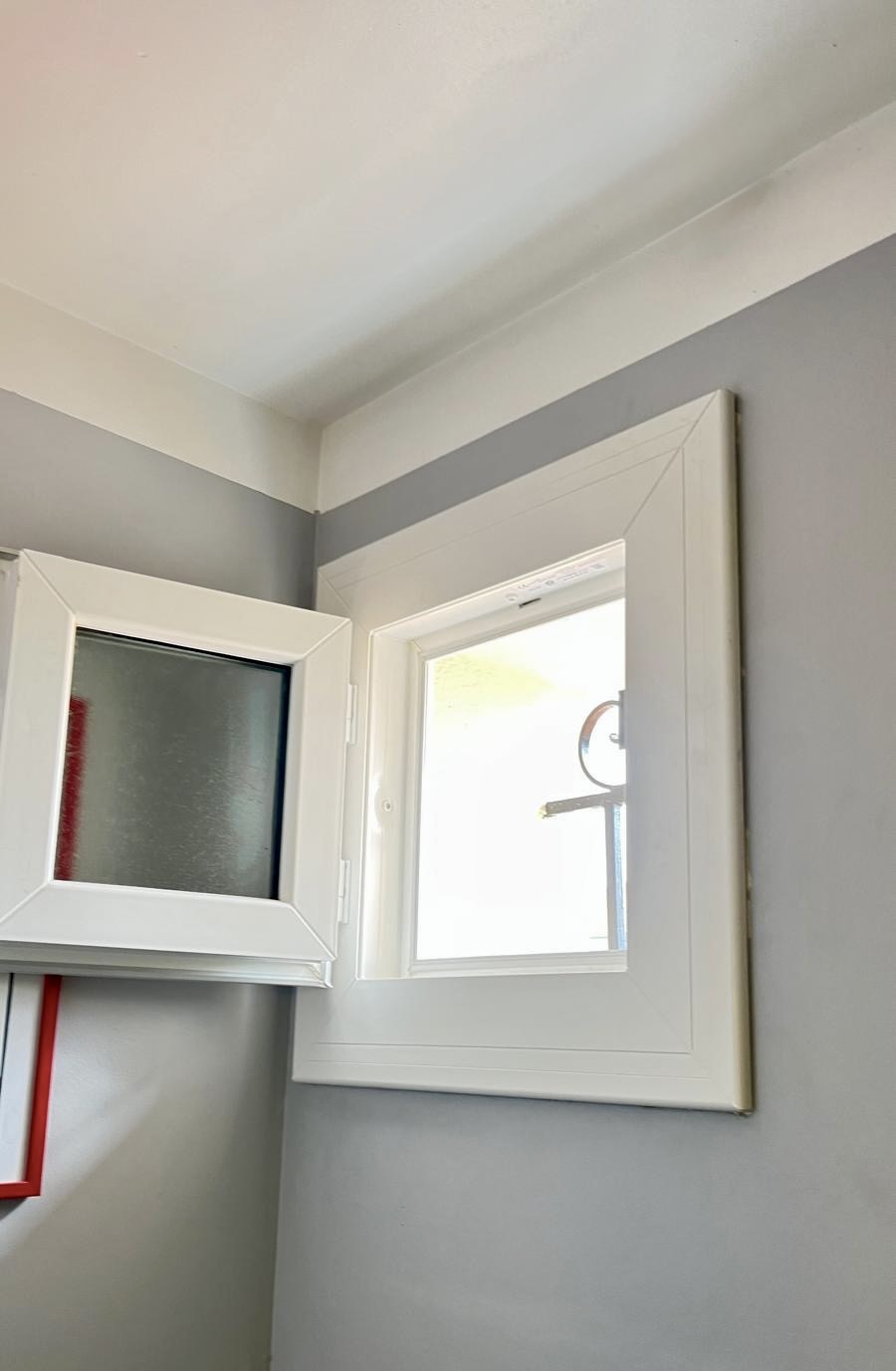 Pose des menuiseries sur mesure en rénovation PVC  à Six-Four-Les-Plages