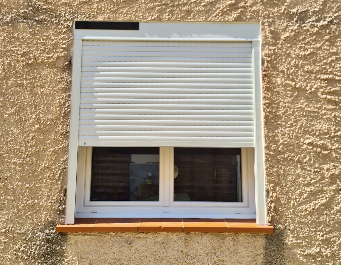 Volets Roulants: Solaire ,Juillet 2025 sur mesure en rénovation de chez Altiva Pro Menuisier à Hyères 83400