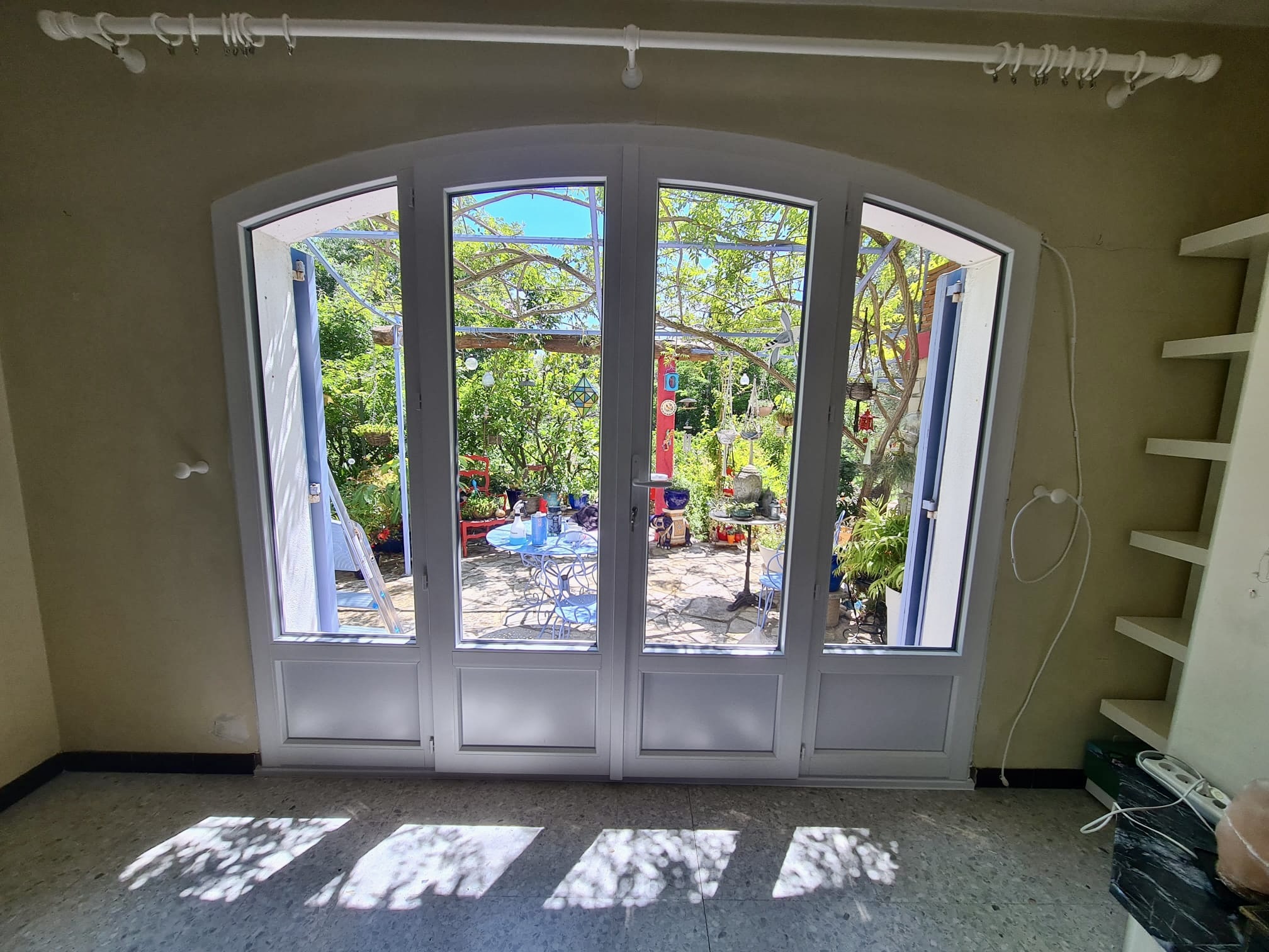 Fenêtres : en PVC 2024 sur mesure en rénovation de chez Altiva Pro Menuisier à Bandol 83150
