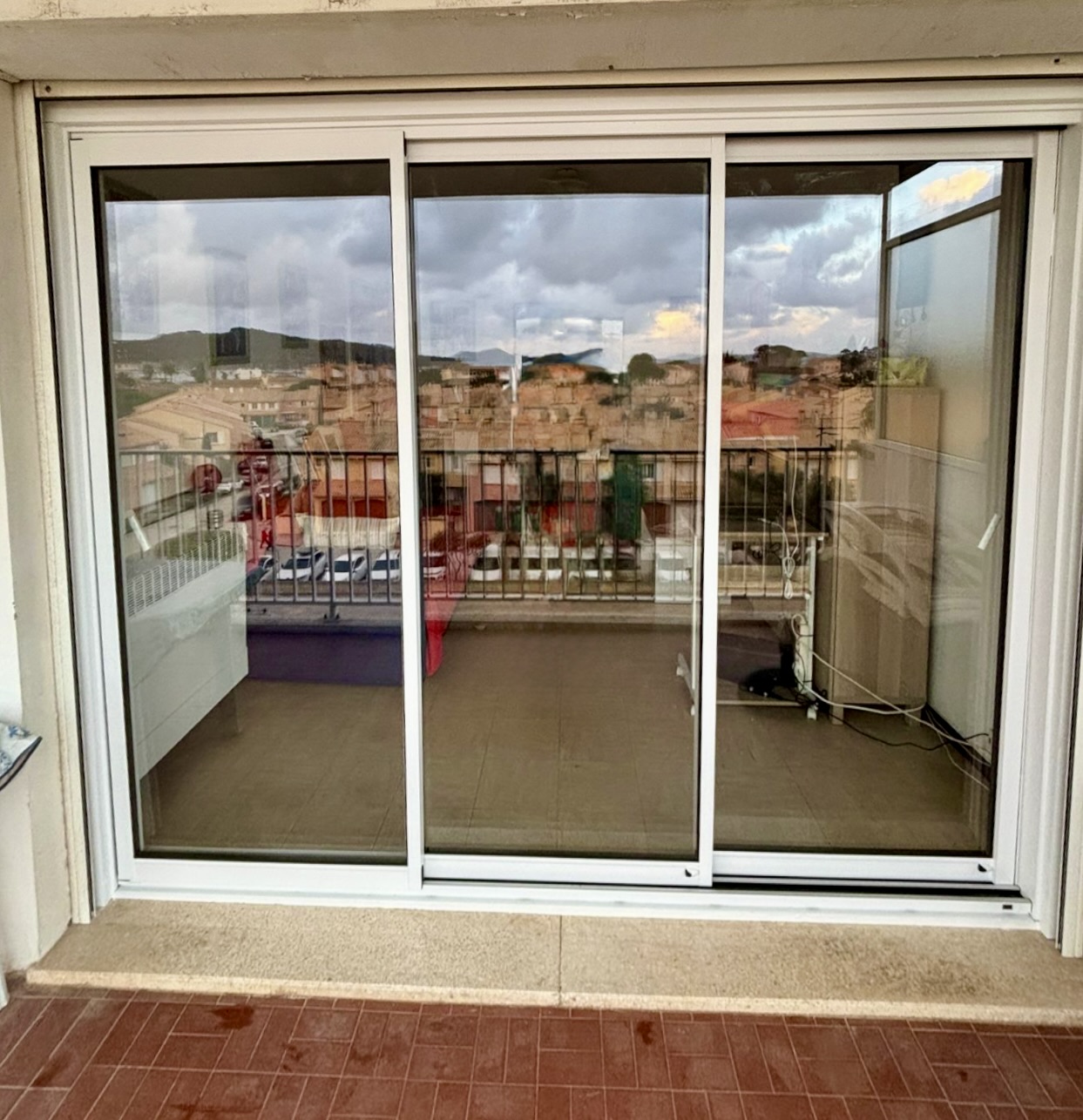 Baie vitrée coulissante: en aluminium Février 2025 sur mesure de chez Altiva Pro Menuisier à La Seyne Sur mer
