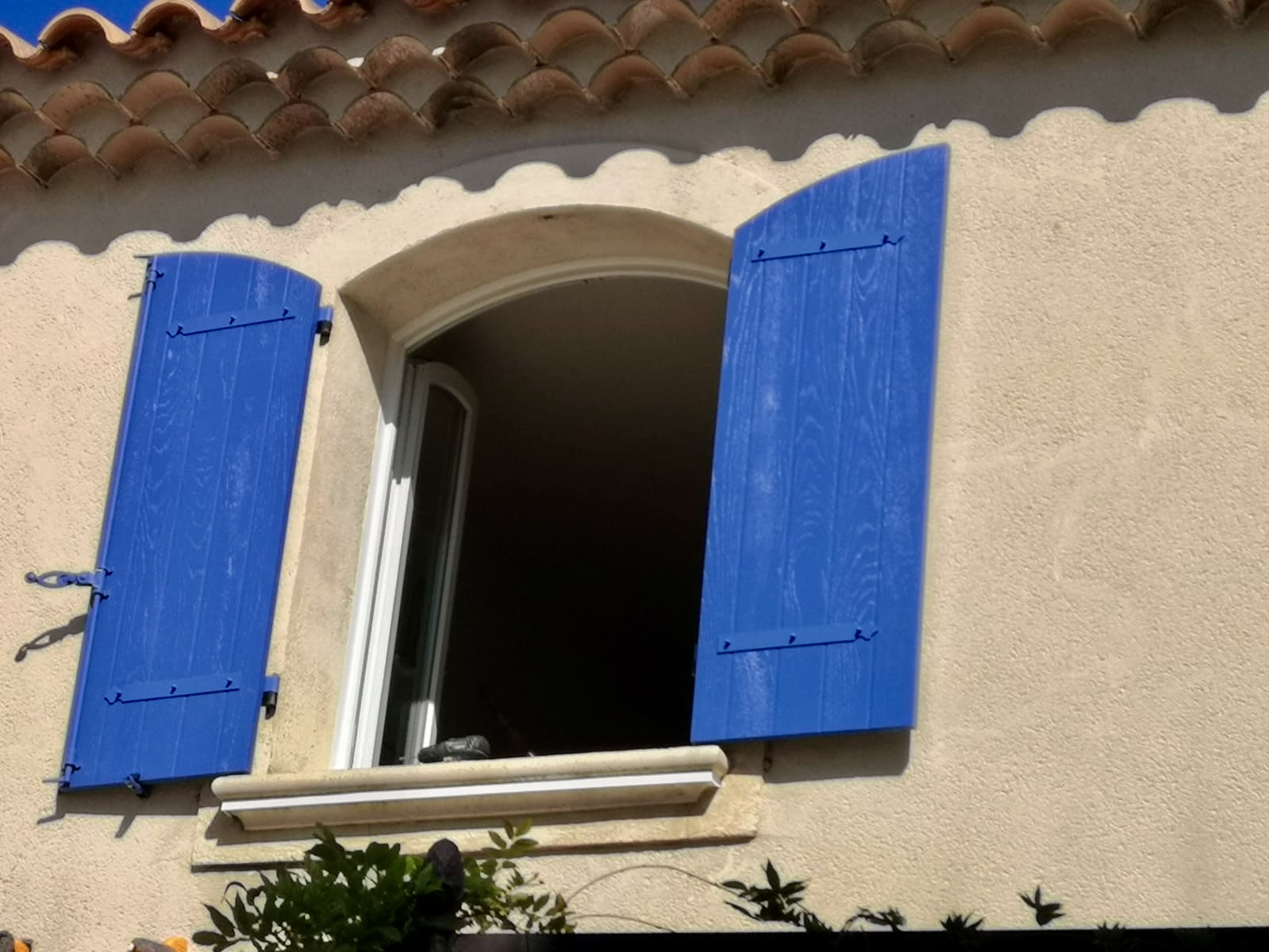 Volets Battants: en composite, Juillet 2024 sur mesure en rénovation de chez Altiva Pro Menuisier,  La Ciotat 13600