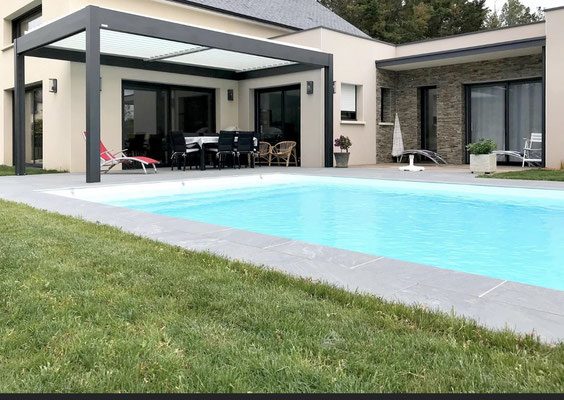 Pergolas bioclimatiques : sur mesure de chez Altiva Pro Menuisier  2023-2024 en rénovation Bandol 83150