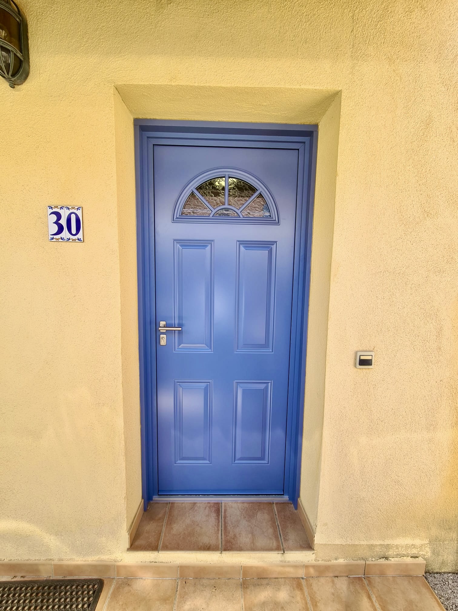 Porte d'entrée en Acier 2024 sur mesure en rénovation à Toulon 83000