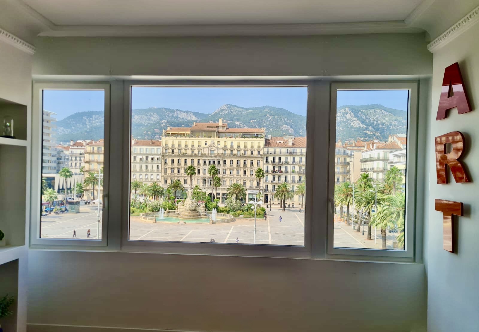 Pose des fenêtres en aluminium et menuiseries sur mesure de chez Altiva Pro Menuisier à Toulon