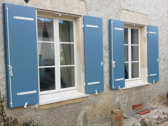 Volets Battants:  composite 2023-2024 sur mesure en rénovation de chez Altiva Pro Menuisier Ollioules 83190