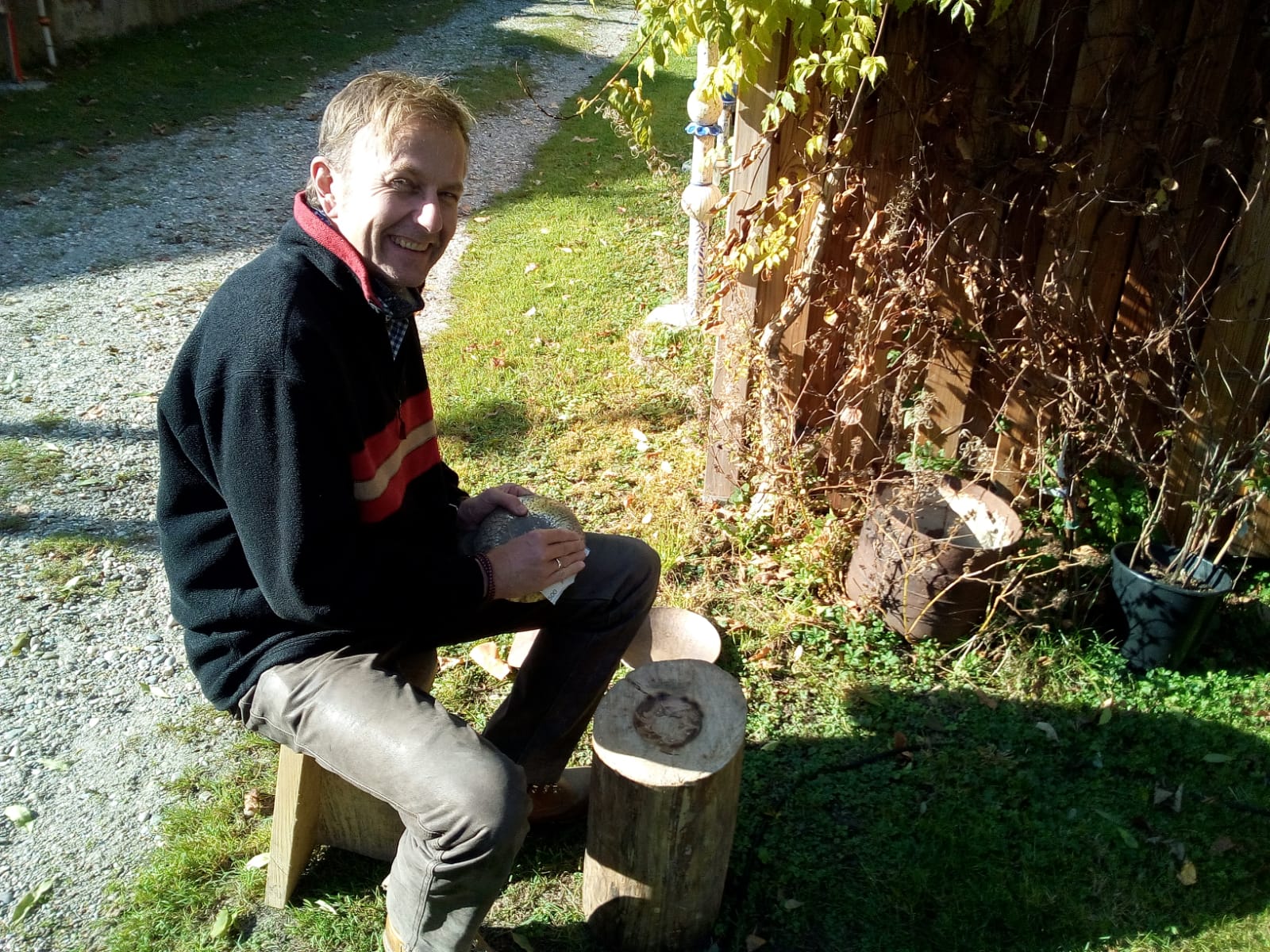 Klangschale polieren