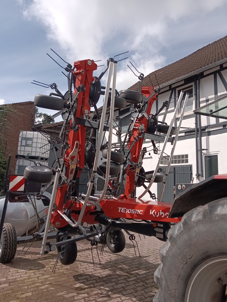 Vorführgerät Heuwender Kubota TE10511C auf Fahrwerk, Arbeitsbreite 11,2m , 10Kreisel mit Proline Getriebe 6Arme /Kreisel zum Abverkaufspreis von 20900€ inkl. MwSt
