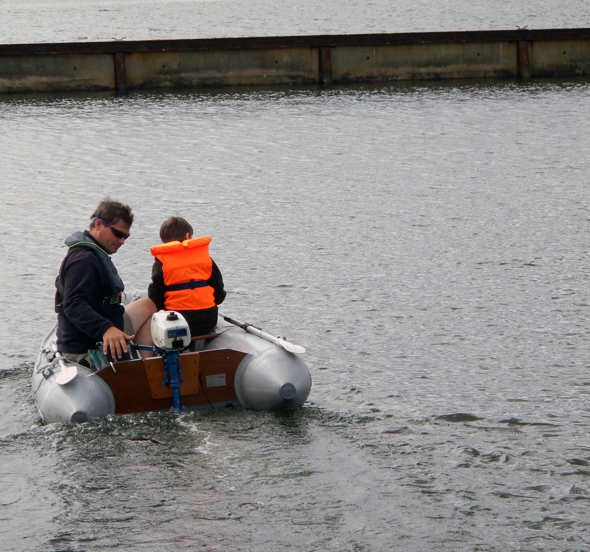 Mit dem Gummiboot zum Einkaufen nach Maasholm