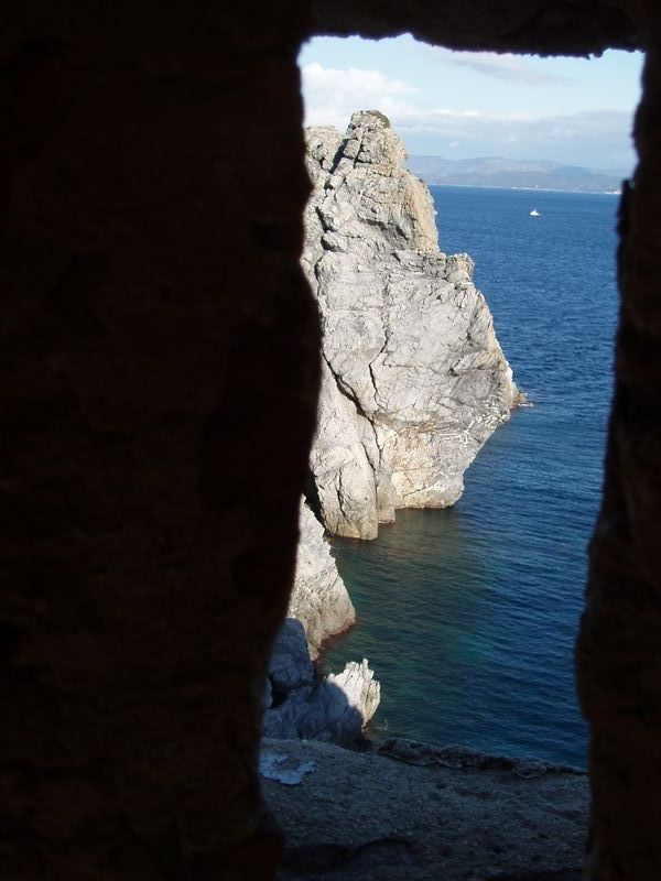 Le cap et les rochers des Mèdes (extrême est de l'île).