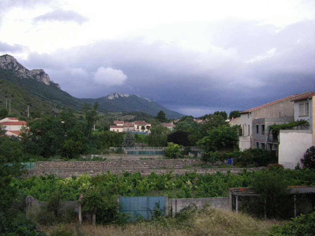 Vue de Maury le matin depuis la chambre (1).