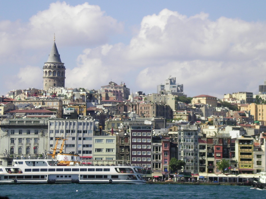 La tour Galata au loin.