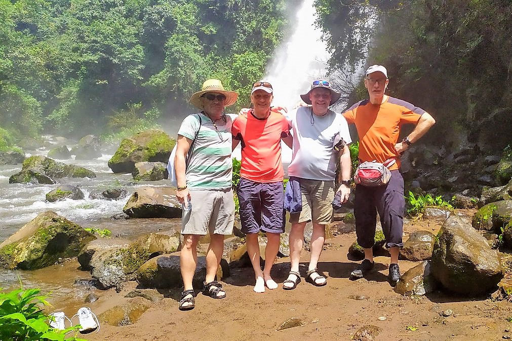 Ndoro Wasserfall - Kilimanjaro Company