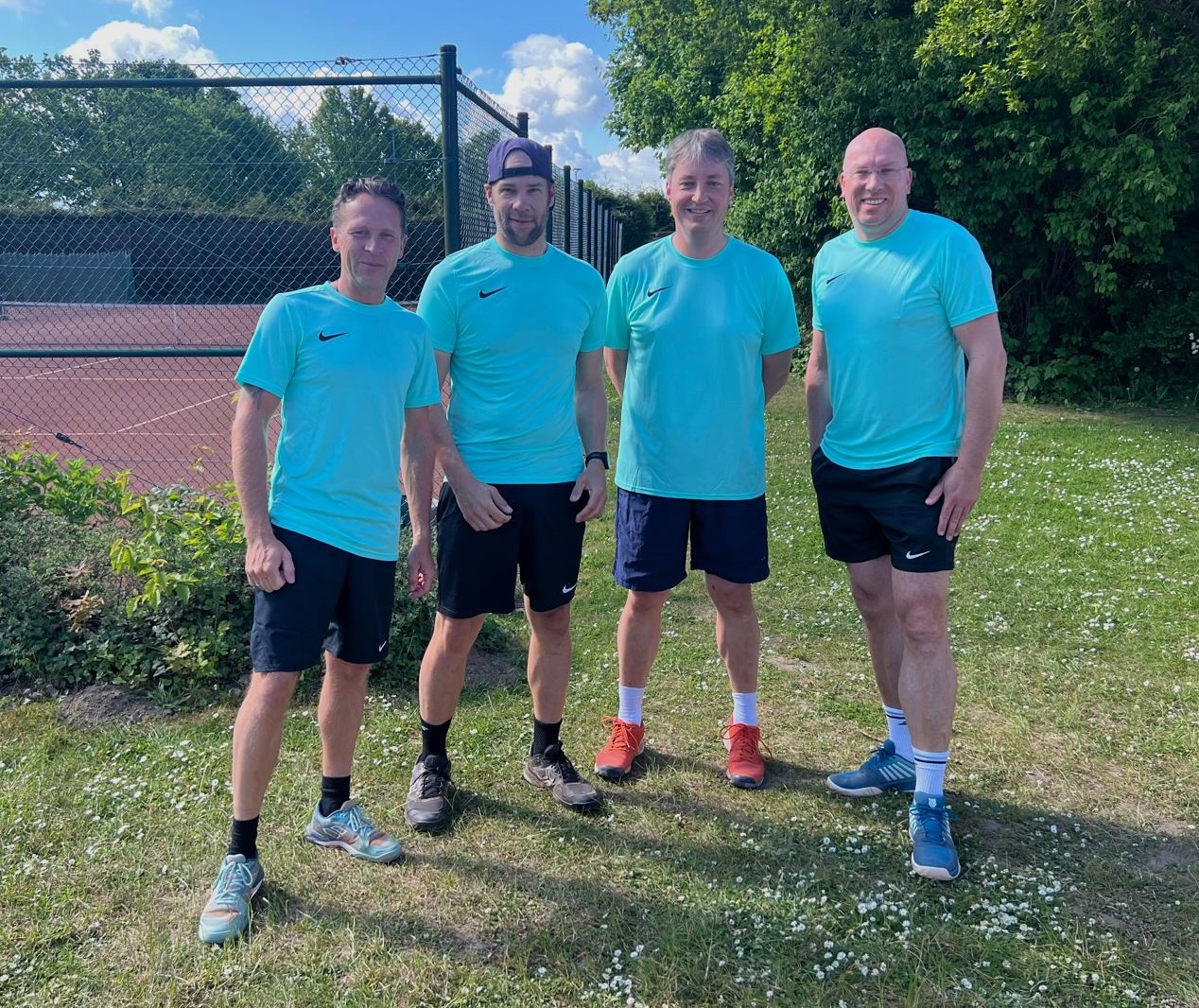 Herren 40: 5:1 - Sieg bei SG Heikendorf / Marina Wendtorf III