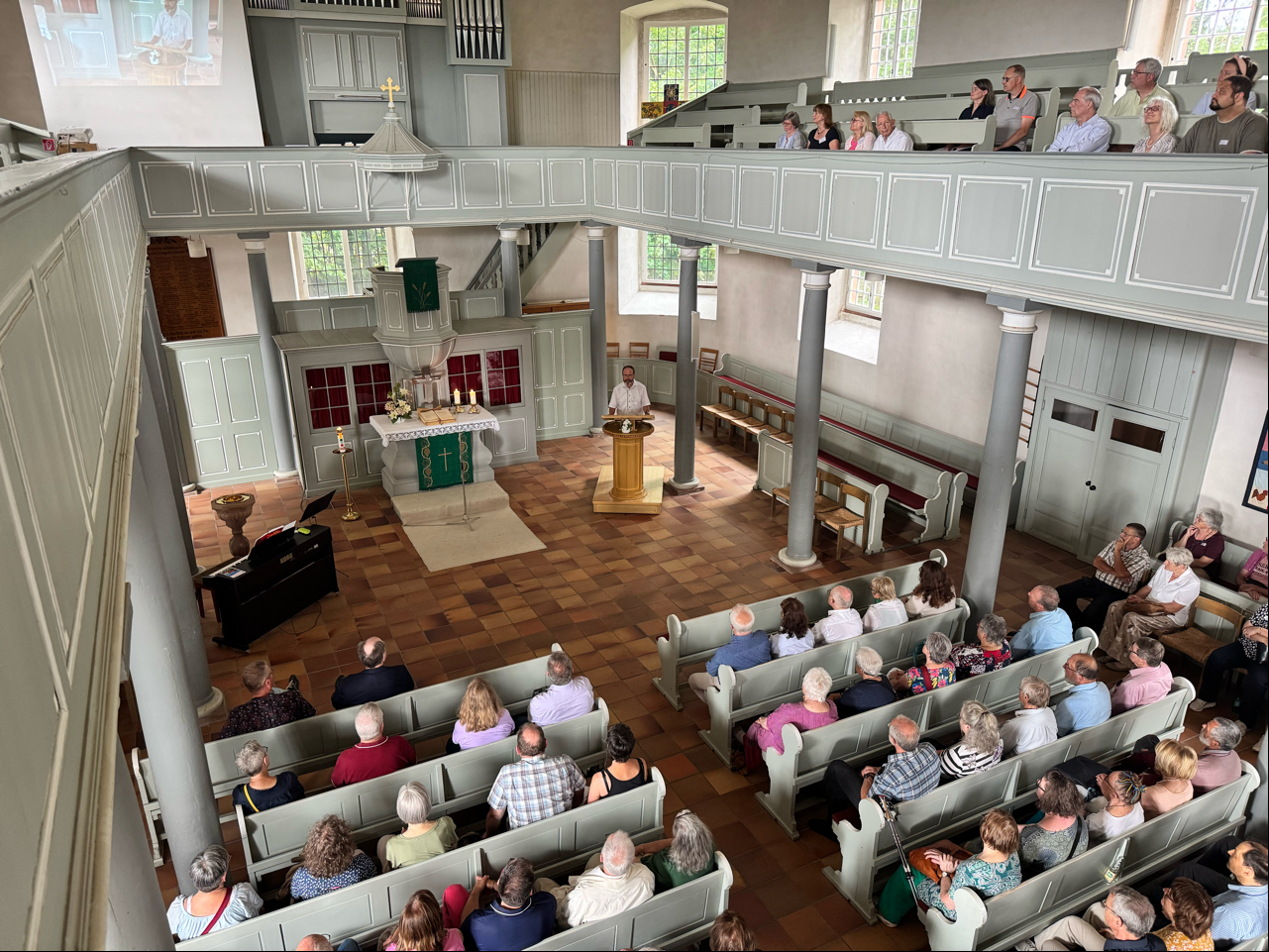 In der Florstädter Kirche nahm der Sommerempfang der beiden Dekanate Büdinger Land und Wetterau seinen Anfang und endete später auch dort mit einem Sommersegen.