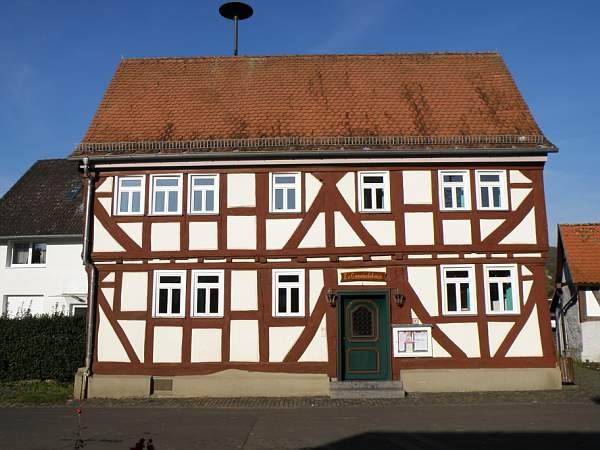 Das Gemeindehaus in der Ortsmitte 