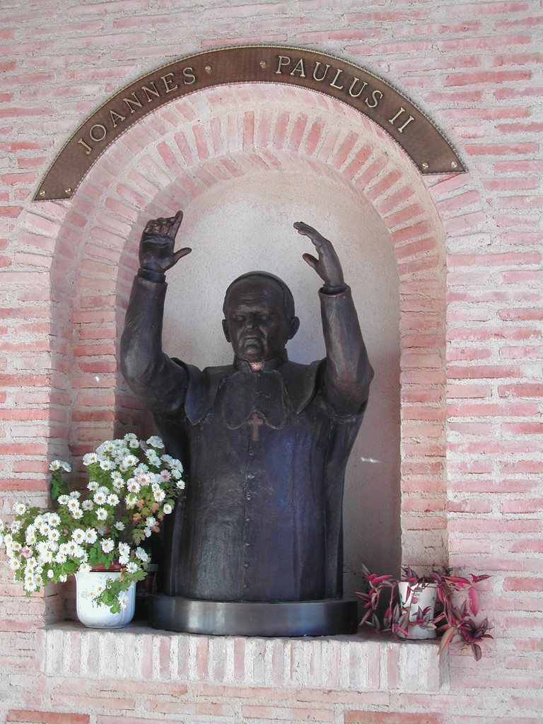 Estatua bronce Juan Pablo II
