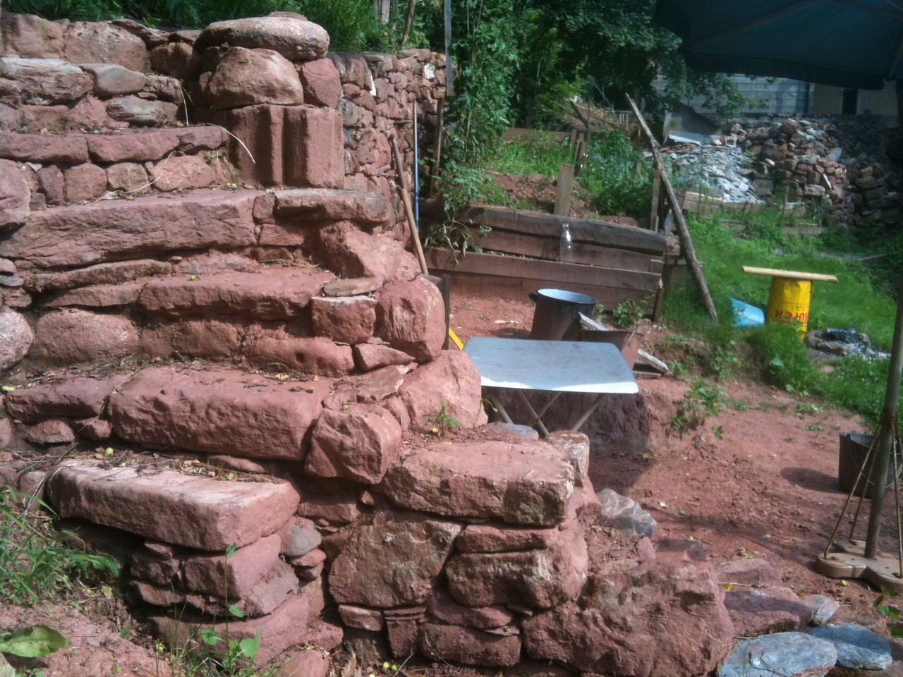 mur en pierre seche style inca avec coulée de terre/ stage mur terrasses liant terre