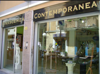 Veduta ingresso della galleria Rinascenza Contemporanea a Pescara