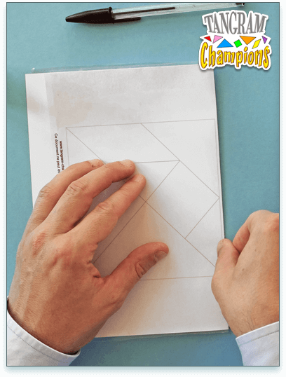 La réalisation du Tangram - Étape 6 - Replier la feuille, presser et laisser sécher - https://www.tangram-champions.com