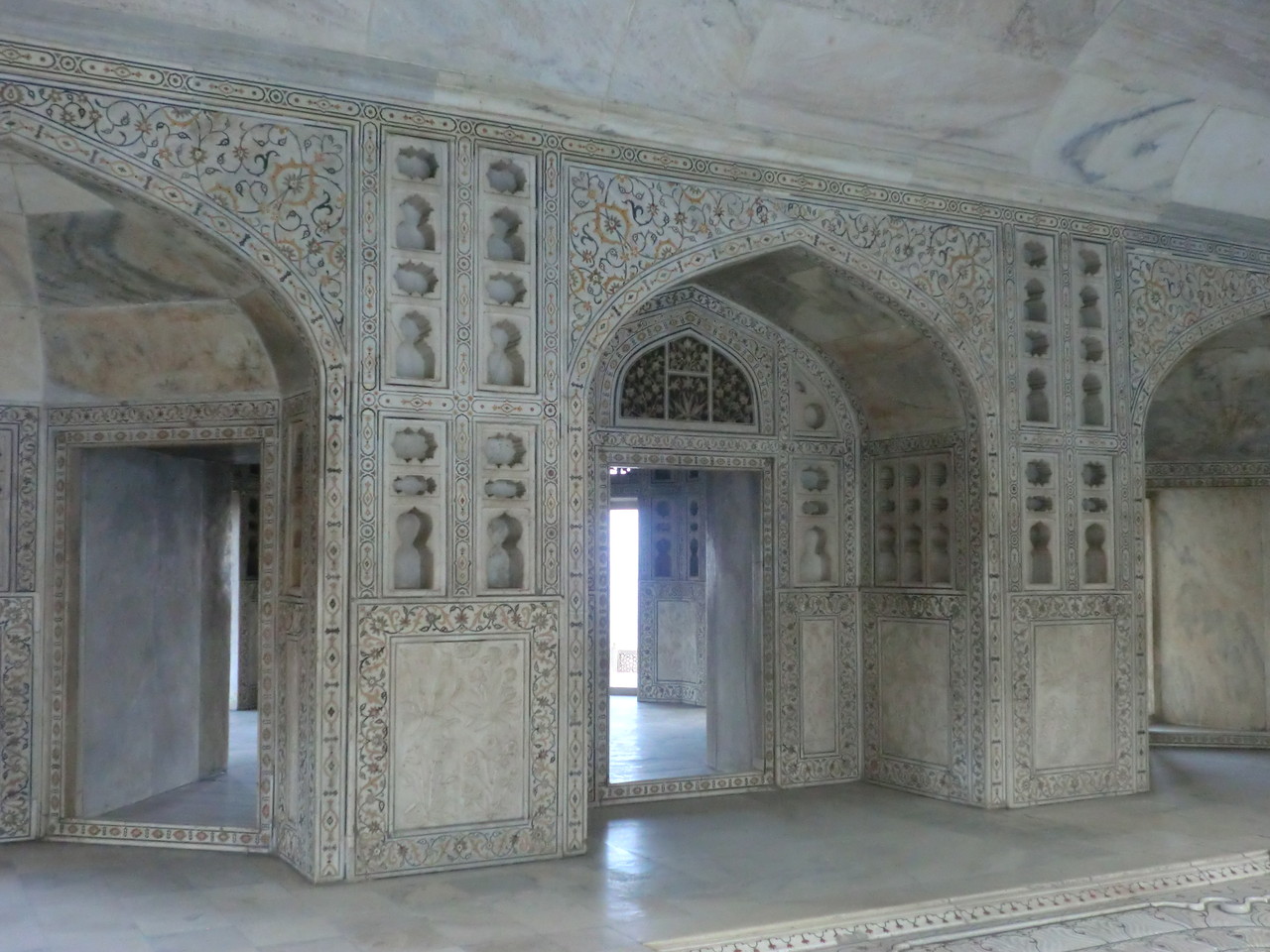 In diesen Gemaechern war der Erbauer des Taj Mahal 8 Jahre eingesperrt ...