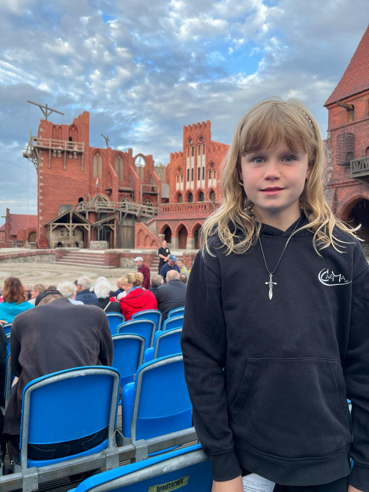 Alina grüßt herzlich vom Störtebeker 🏴‍☠️⚔️in Ralswiek auf der wunderschönen Insel 🏝️Rügen 🌞. #CarMaonTour