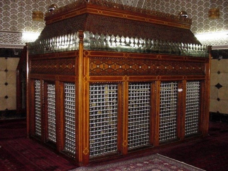 Азам абу ханифа. Азам абу ханифа. Имам азам абу ханифа. Могила имама абу ханифы. Азам абу ханифа.
