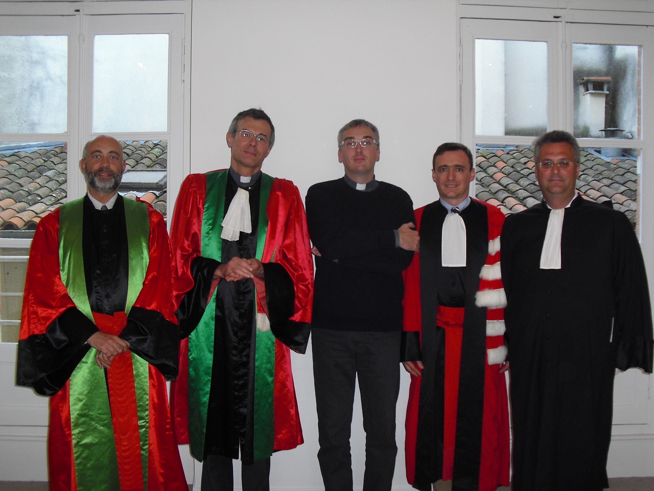 Miembro en Tribunales de tesis doctorales en varios países