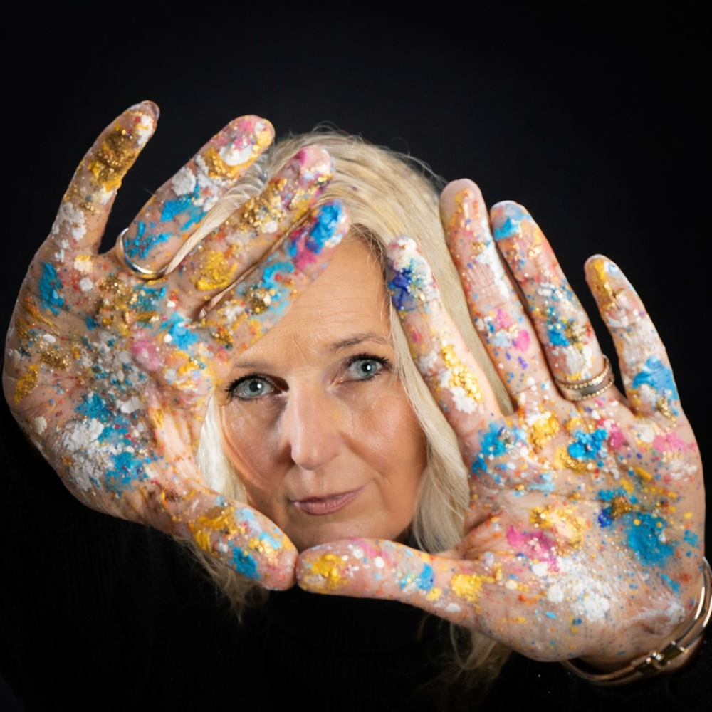 fabiola helming artist kunstenaar schilderes sieradenontwerper This is me portrait hand color colorfull fabiola Helming fab fabulous fotografie studiofotografie this is me  