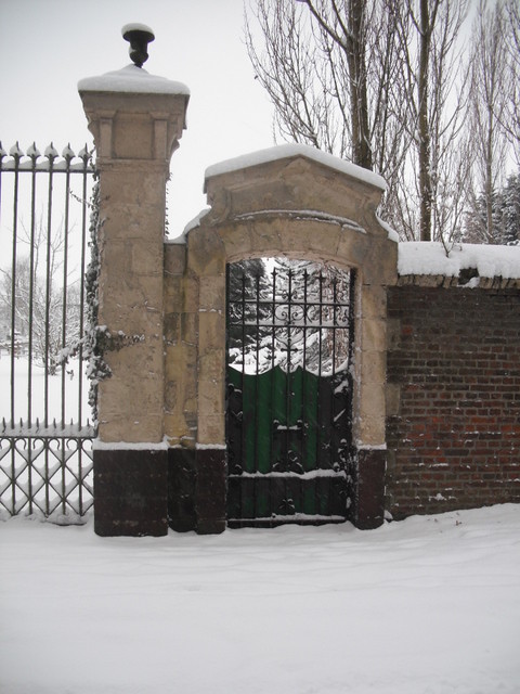 Ancienne porte d'accès , maison de retraite