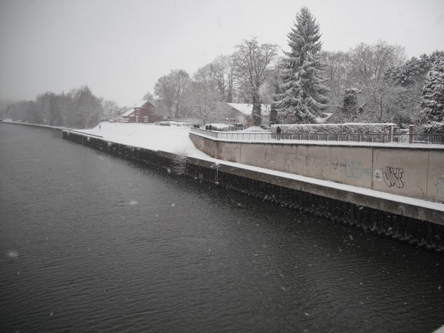 Vue sur le canal, depuis le Pont