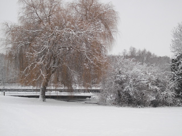 Au loin le canal, vue depuis la rue d'Eitorf