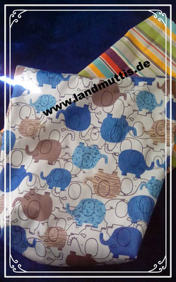 2 Wetbags- zur Aufbewahrung von gebrauchten Stoffies - ebenso wie die Windeln in schicken Designs.