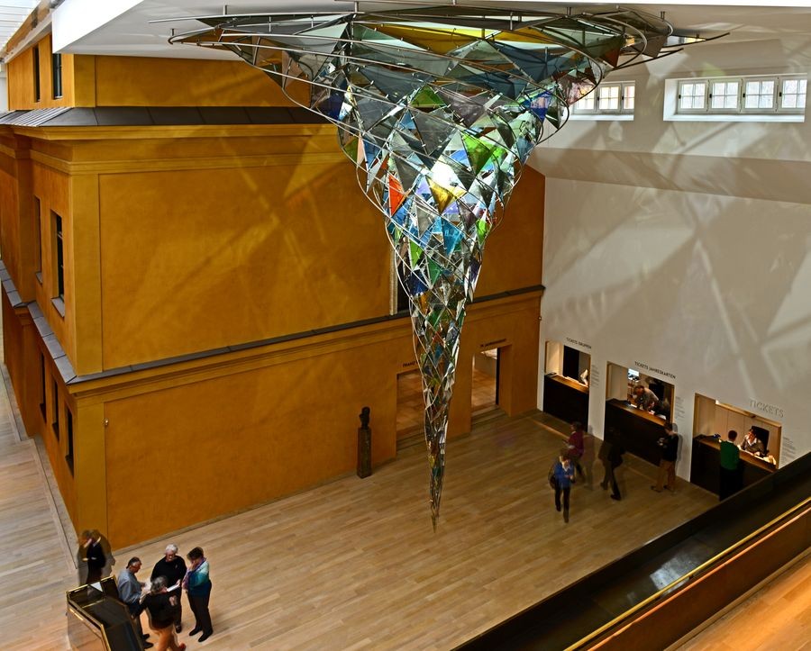 Artrium-Skulptur von Olafur Eliasson