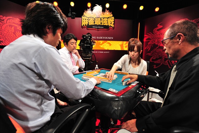 決勝卓、左から浅井、石原、魚谷、三盃